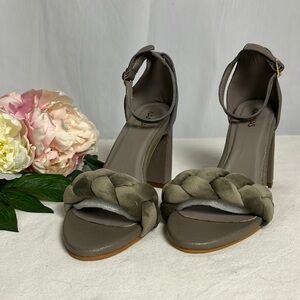 NWOB KAANAS Womens Taupe Soho Velvet Braid Chunky Heel Ankle Tie Sandals Size 9